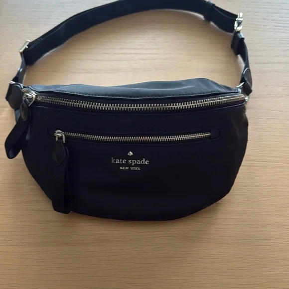 Kate Spade Black Crossbody Bag Sleek Designer Accessory - Picture 3 of 6